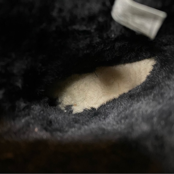 UGG Classic Short Black Winter Boot 9 - Picture 12 of 14